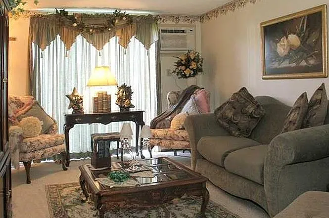 Olde English Village — Photo 19