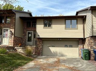 28 E 48th St, Kearney, NE 68847