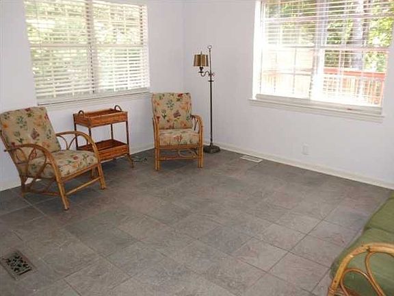 5th image of 908 Brynewood Park Dr