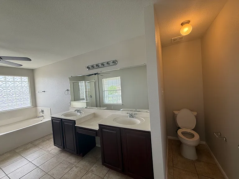 502 Constellation Dr — Photo 20