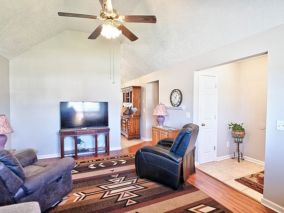 4th image of 209 Long Creek Dr