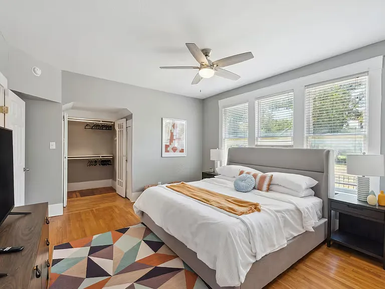 825 W Agarita Ave — Photo 12