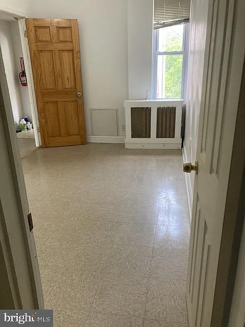 3 bed, 1.5 bath, 1201 sqft, $1,300 — Photo 3