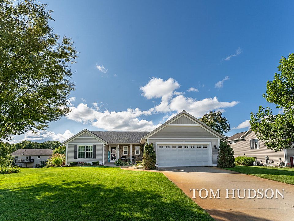 1st image of 460 Greenview Dr
