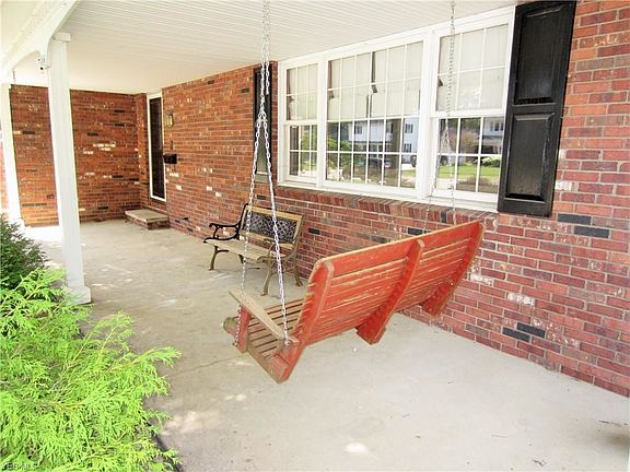 3rd image of 426 University Ave