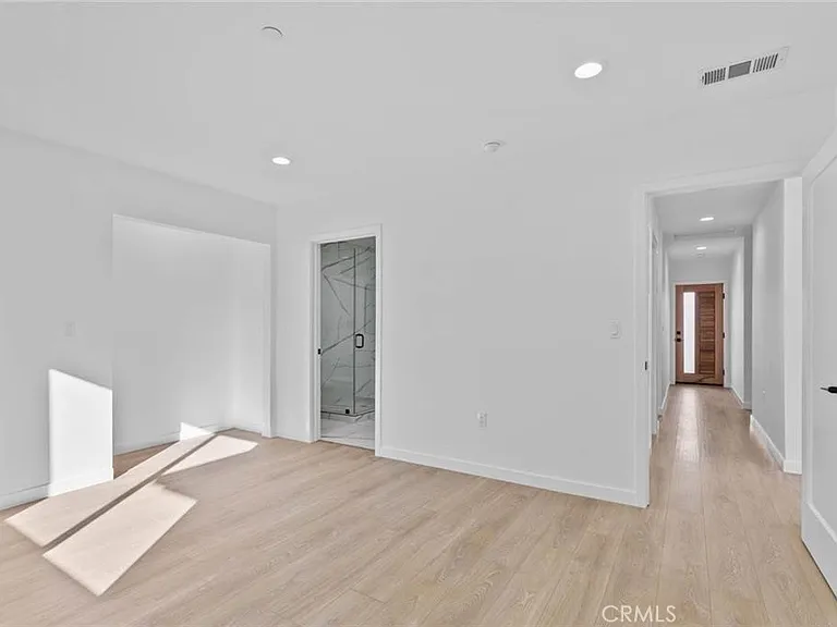 6842 Cedros Ave — Photo 15