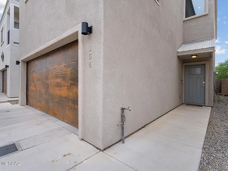 156 E Stone Ct — Photo 3