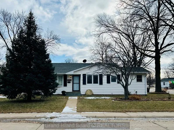403 E 19th St, Grand Island, NE 68801