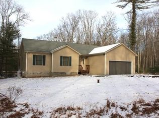 121 Andrea Ln, Hawley, PA 18428