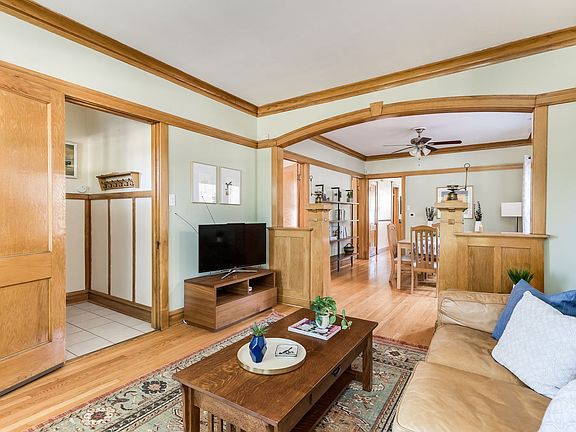 5th image of 2421 Wesley Ave