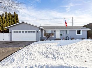 7202 W Pierce St, Yakima, WA 98908