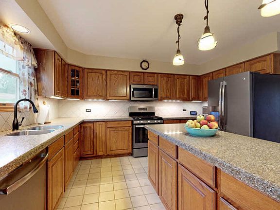4th image of 2038 Waterbury Ct