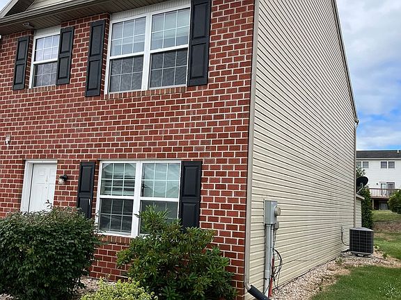 2nd image of 422-436 Lantern Ln