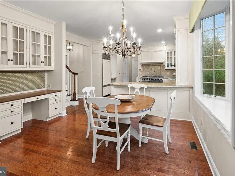 12 Windermere Way — Photo 6