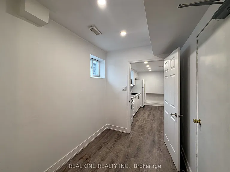 3421 Ellengale Dr W #LOWER — Photo 3