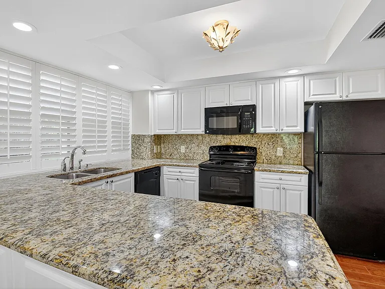 204 Andover Ct — Photo 11