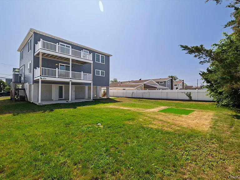 740 S Ocean Ave — Photo 5