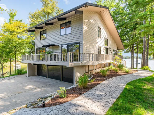 2380 Islanders Way, Gladwin, MI 48624