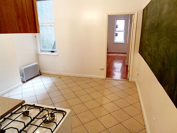 4th image of 620 Wilson Ave #1B