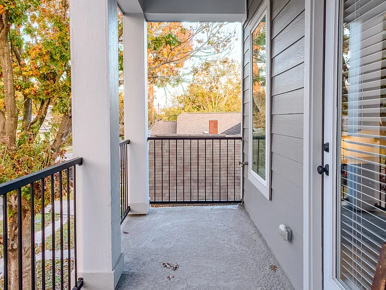 1109 Robbie St — Photo 2
