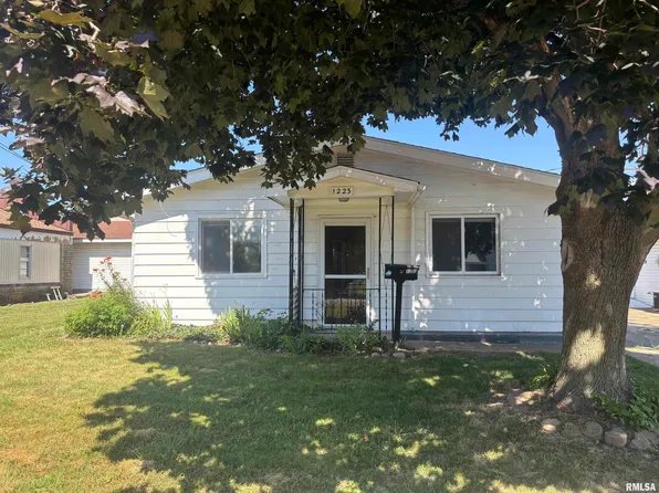 1223 N 2nd St, Chillicothe, IL 61523