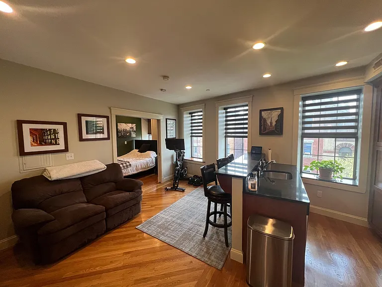 469 Hanover St #5F — Photo 8
