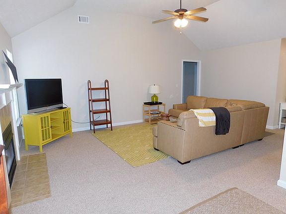5th image of 909 Watsonia Dr