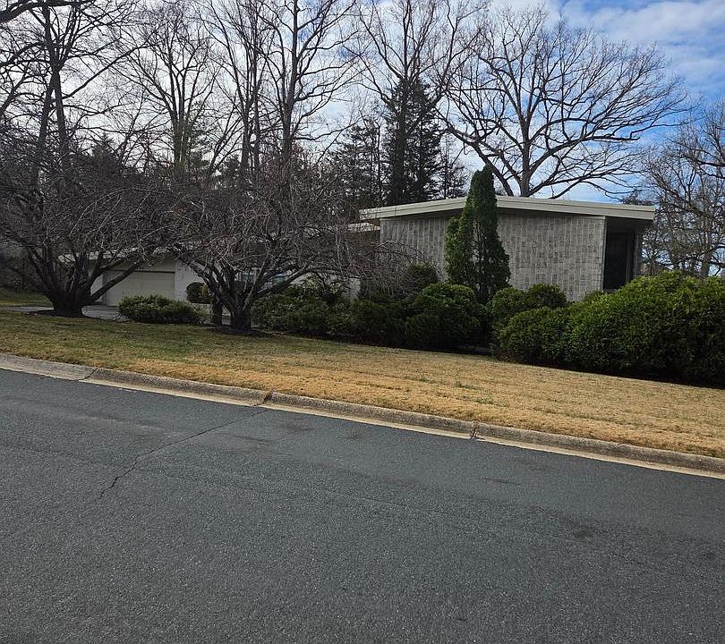 2nd image of 7146 River Rd