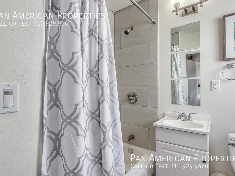 711 E 6th St #11 — Photo 24