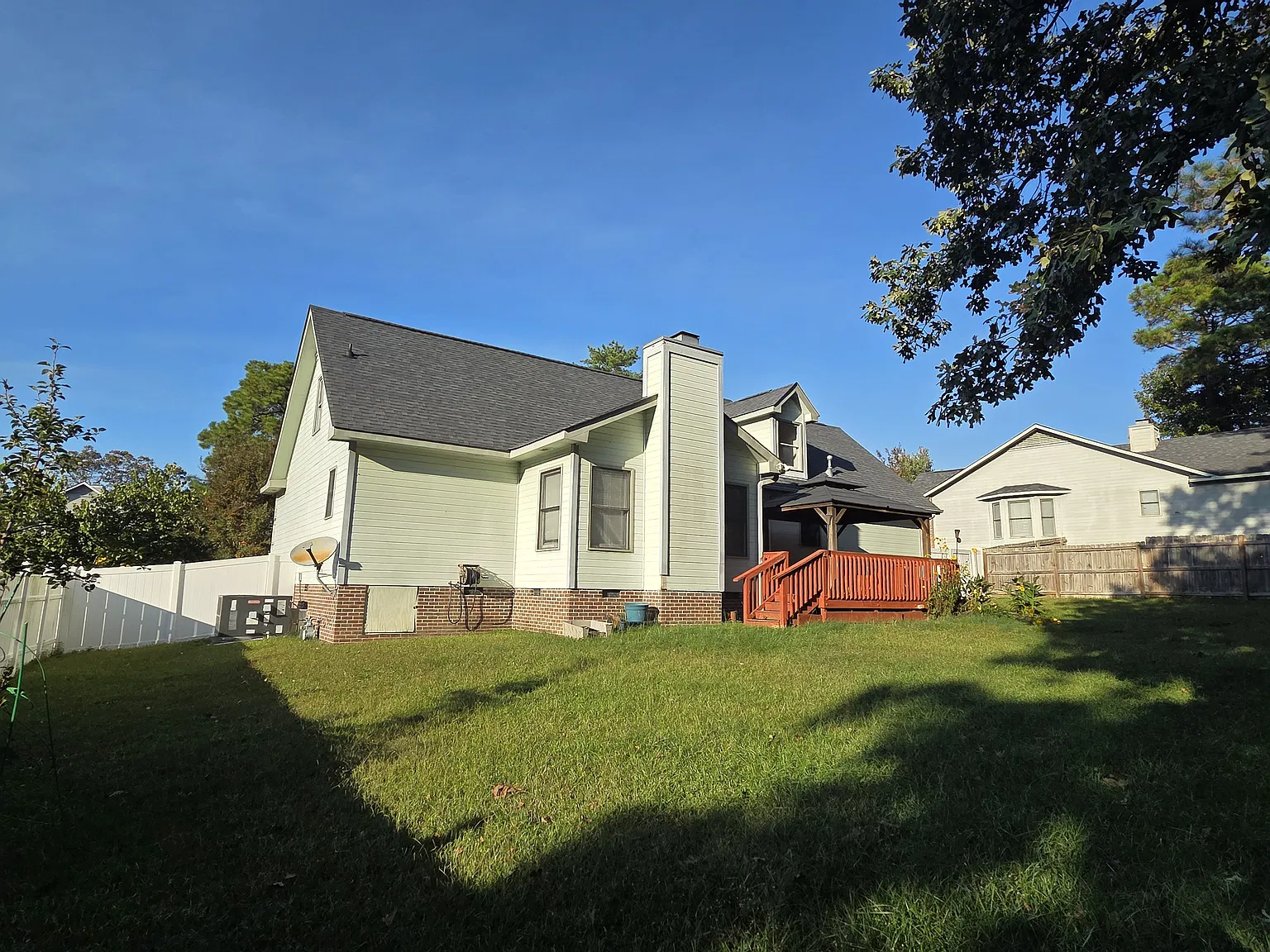 3 bed, 2.5 bath, 1858 sqft, $2,000 — Photo 3
