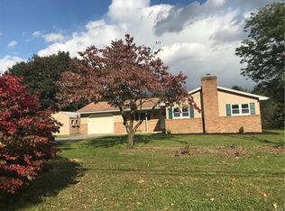 2957 Old Post Rd, Slatington, PA 18080