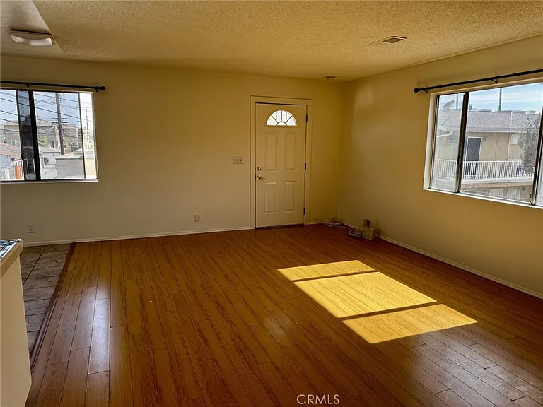 920 N Alameda Ave — Photo 6