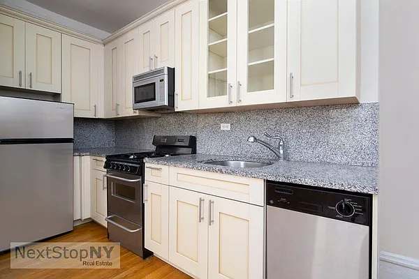 Rented by NextStopNY | media 7