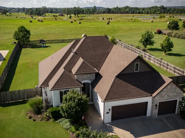 2296 Riverwater Ln, Fayetteville, AR 72703