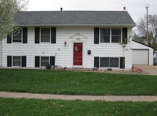 460 Grand Ave, Marion, IA 52302