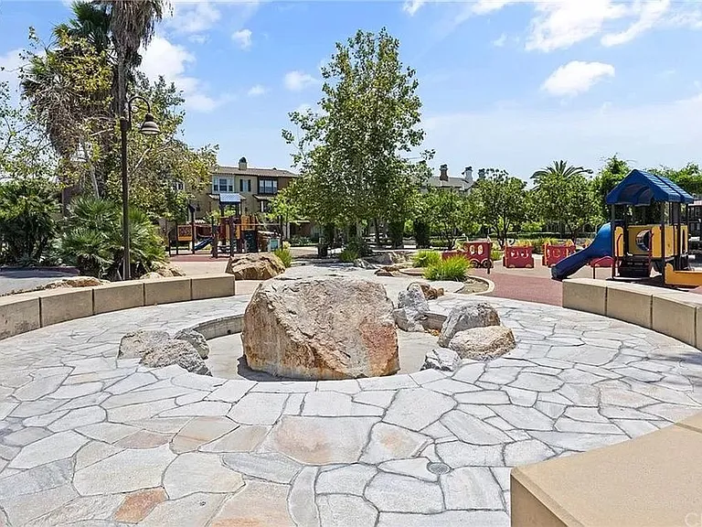 450 E Santa Ana St — Photo 25