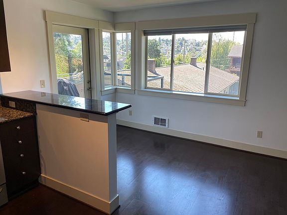 3rd image of 120 NW 39th St Unit 203