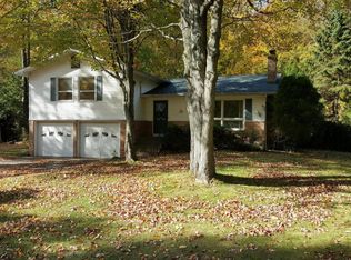 17743 Jordan Ln, Spring Lake, MI 49456