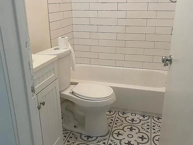 1303 S Vermont Ave #6 — Photo 5
