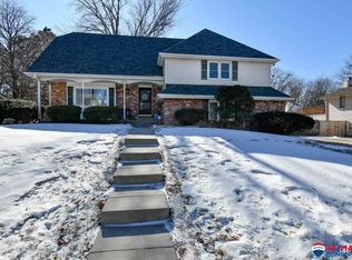 7417 Whitestone Dr, Lincoln, NE 68506