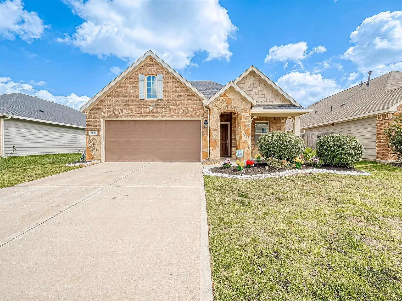 4 bed, 2.0 bath, 1722 sqft, $2,500 — Photo 2