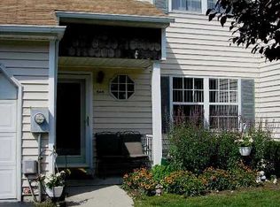 545 Race Pl, Oakdale, NY 11769