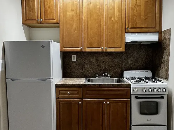 14336 Barclay Ave APT 6B, Flushing, NY 11355