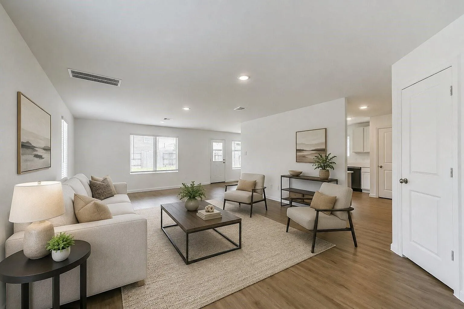 4 bed, 2.5 bath, 2386 sqft, $2,000 — Photo 2