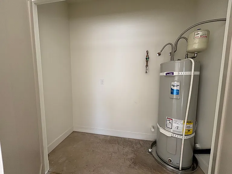 73 N 520 W #10 — Photo 38