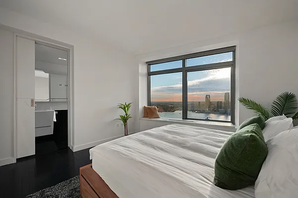 Rented by Compass | media 13