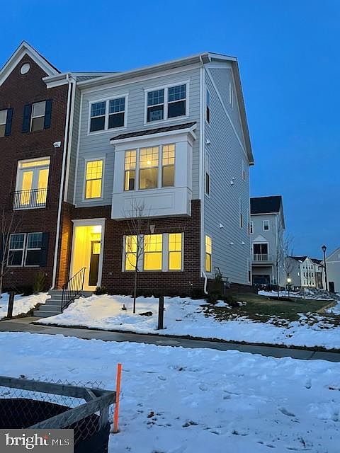 1st image of 723 Sawback Sq NE
