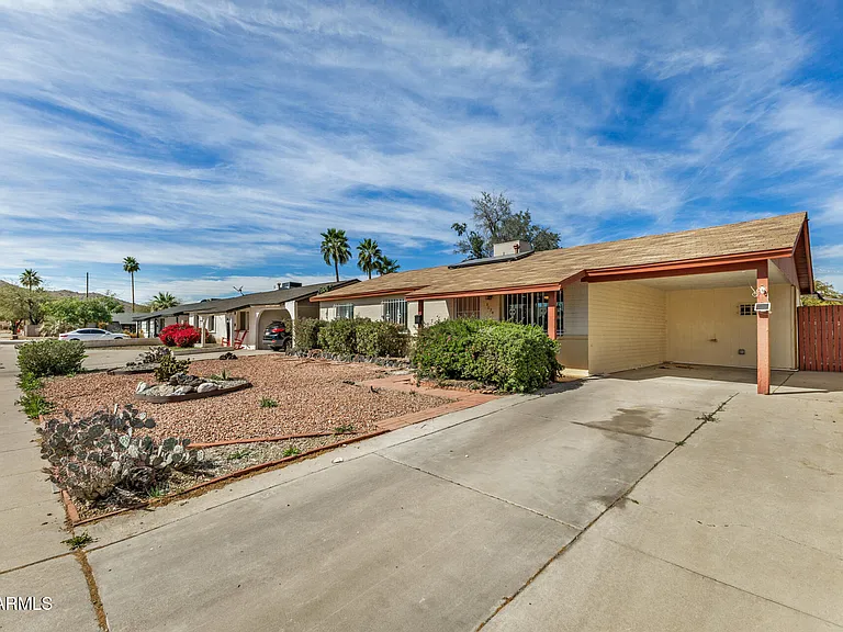 3234 E Friess Dr — Photo 3