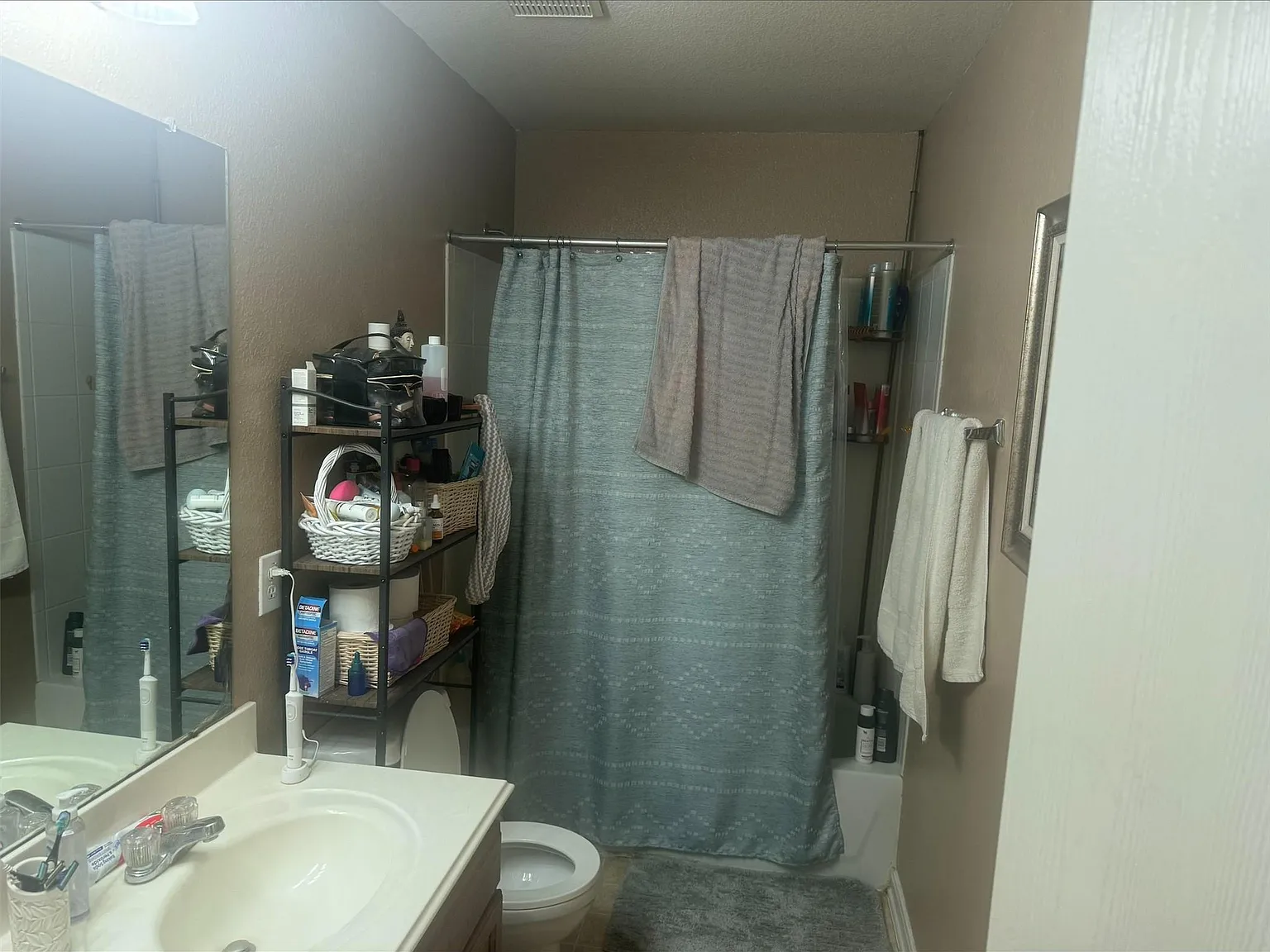 3 bed, 2.5 bath, 2235 sqft, $2,200 — Photo 4