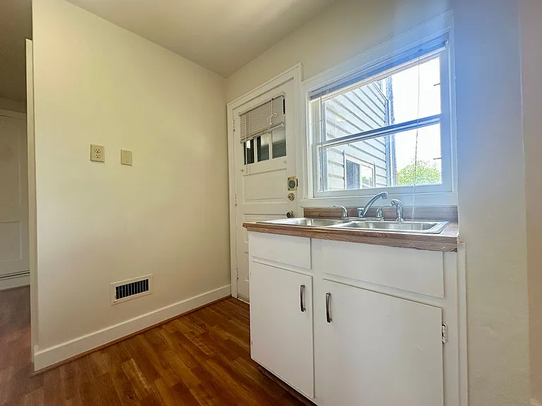 814B Pine St — Photo 7